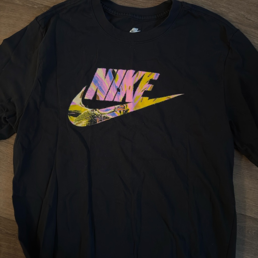 Nike Black Graphic Logo Tee
US M